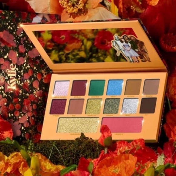 Kylie Cosmetics x "The Wizard of Oz" Eye & Face Pressed Powder Palette Wicked - Picture 6 of 7